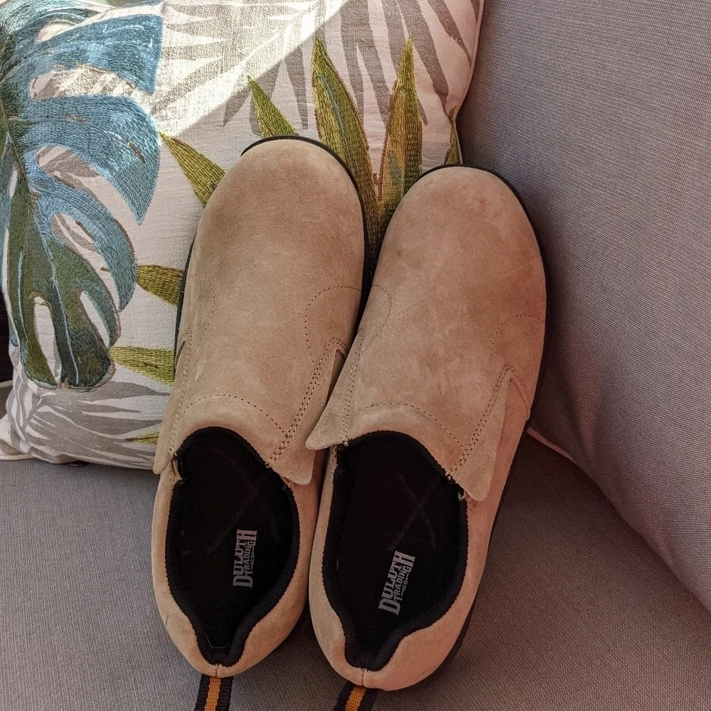 Duluth Trading Co Slip On Beige Suede‎ Leather Slip Resistant Shoes Size 9